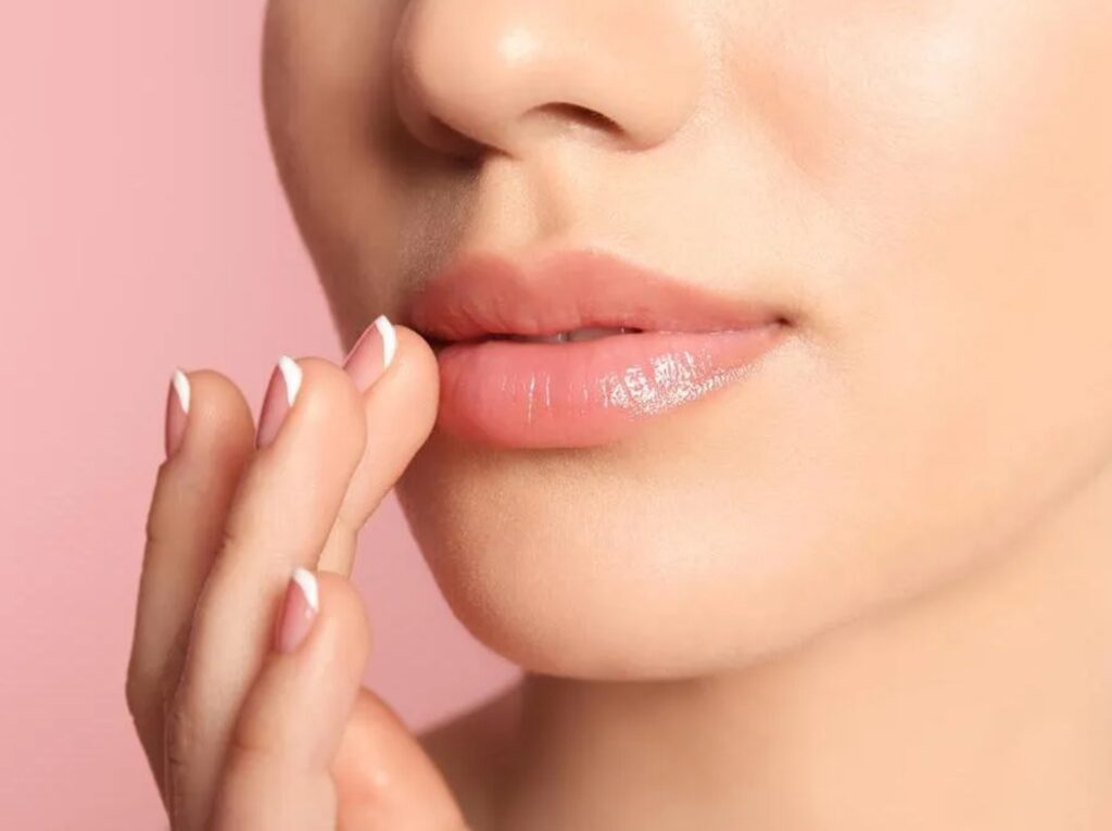 Qué es normal y qué es señal de alerta tras un relleno de labios con ácido hialurónico — efectos secundarios
