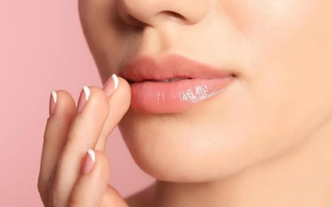Efectos secundarios del ácido hialurónico en labios: qué es normal y qué no