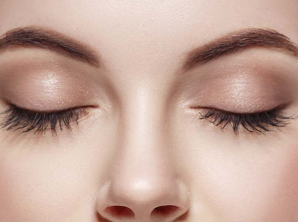 El punto estratégico del botox en la cola de la ceja para elevar la mirada — elevación de cejas con botox
